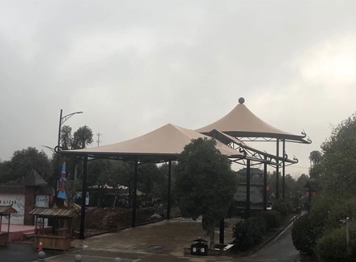膜結(jié)構(gòu)雨棚如何做到防雷防震效果？